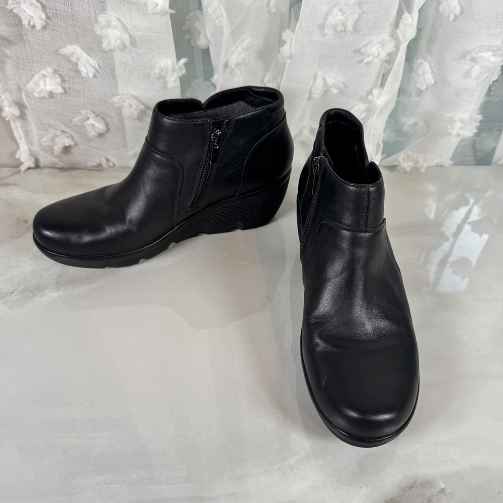 Clarks Artisan Black Leather Wedge Booties Chunky Heel Biker Gothic Neutral‎ 9.5